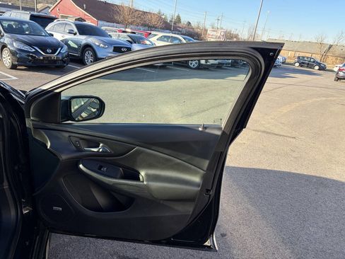 Used 2018 Chevrolet Volt Premier w/ Driver Confidence Package image 7