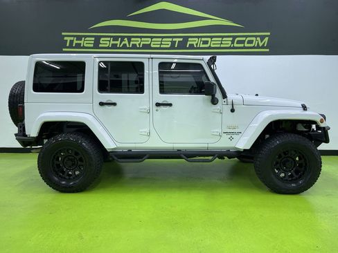 Used 2014 Jeep Wrangler Unlimited Sahara w/ Connectivity Group image 10