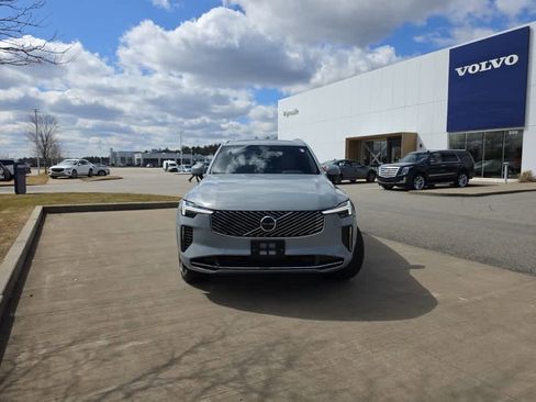 Used 2025 Volvo XC90 B6 Plus image 3