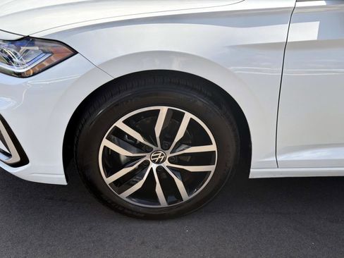 Used 2025 Volkswagen Jetta SE FWD image 10