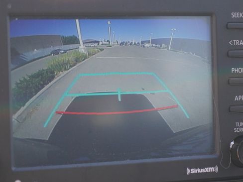 Used 2021 Toyota RAV4 LE FWD image 23