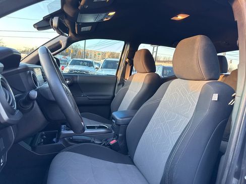 Used 2023 Toyota Tacoma TRD Sport image 19