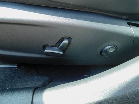 Used 2019 Chrysler 300 Limited w/ Safetytec Plus Group image 24