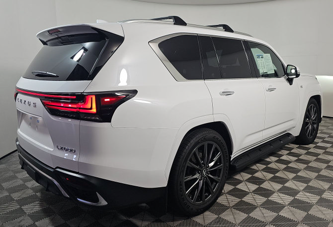 Used 2026 Lexus LX 600 F Sport w/ Accessory Package (Z1) AWD/4WD image 2