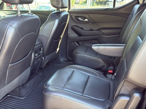 Used 2020 Chevrolet Traverse RS AWD/4WD image 21