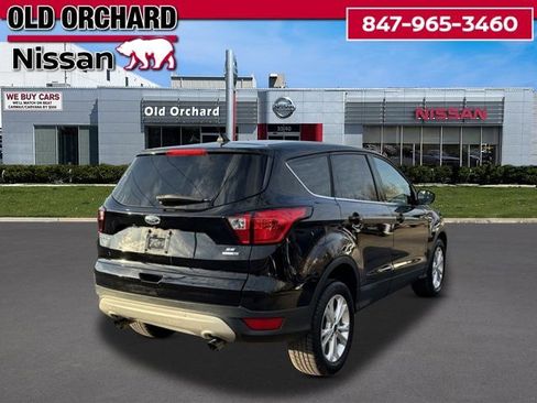 Used 2019 Ford Escape SE image 3