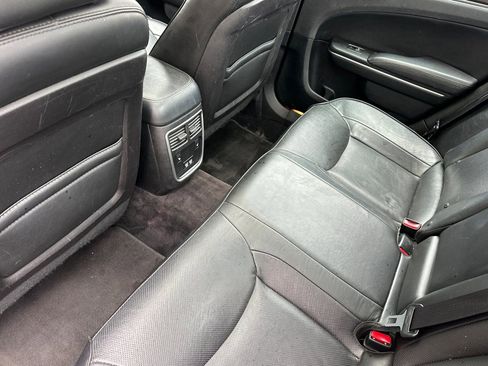 Used 2018 Chrysler 300 Limited image 16