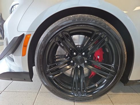Used 2018 Chevrolet Camaro ZL1 RWD image 9