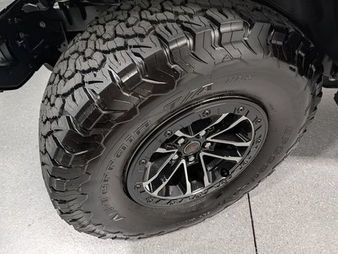 Used 2024 Jeep Wrangler Unlimited Rubicon AWD/4WD image 9