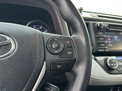 Used 2018 Toyota RAV4 XLE image 19