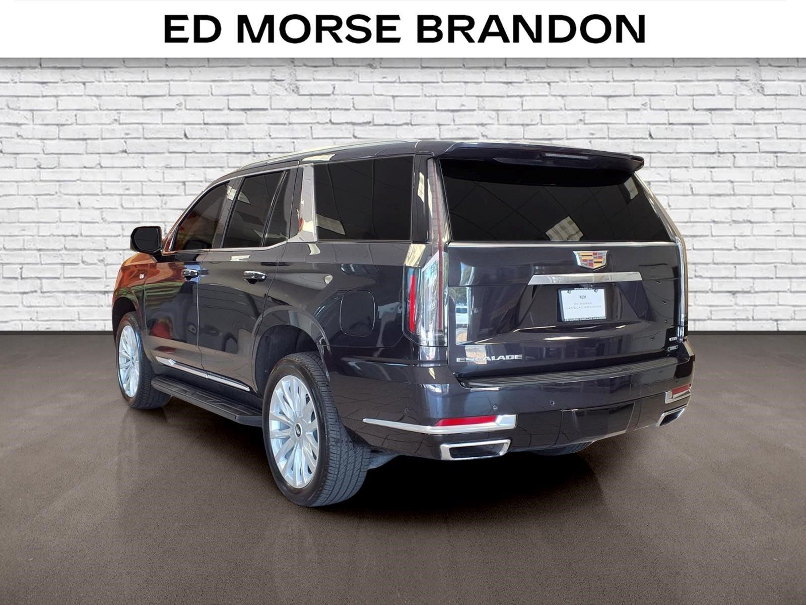 Used 2025 Cadillac Escalade Luxury RWD image 3