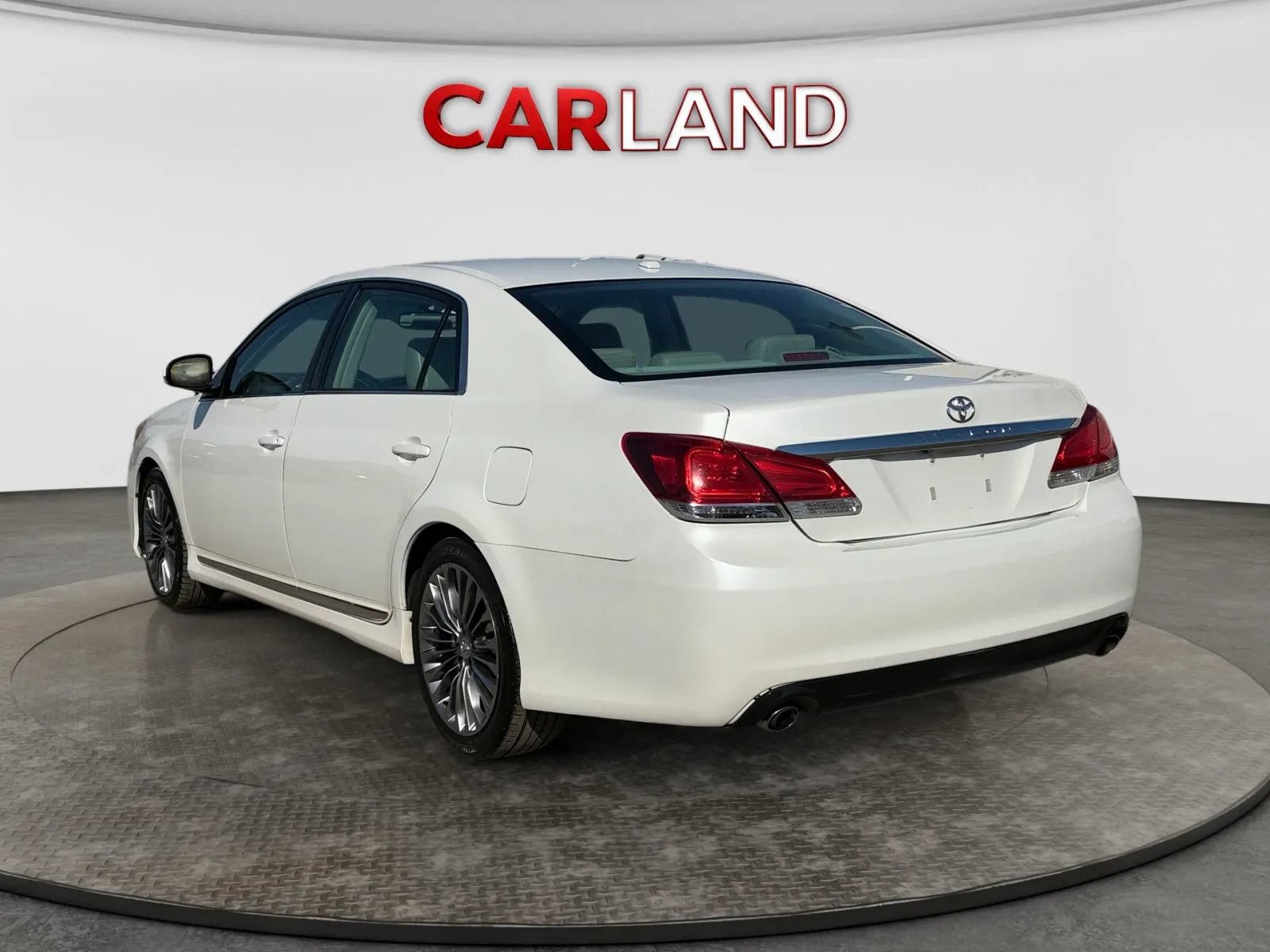Used 2011 Toyota Avalon FWD image 4