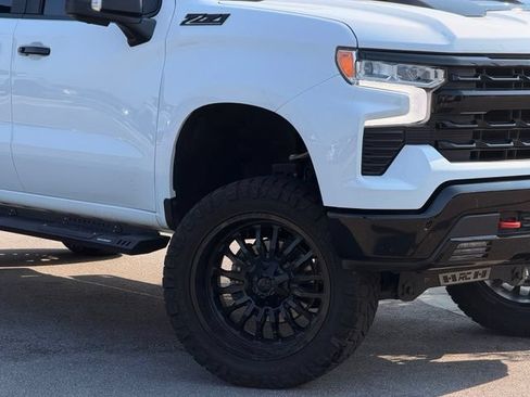 Used 2023 Chevrolet Silverado 1500 LT Trail Boss w/ LT Trail Boss Premium Package AWD/4WD image 2