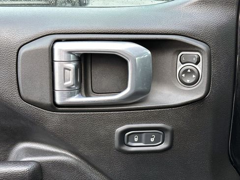 Certified 2022 Jeep Gladiator Rubicon w/ Cold Weather Group image 19