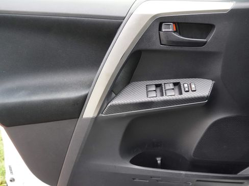 Used 2013 Toyota RAV4 XLE FWD image 27