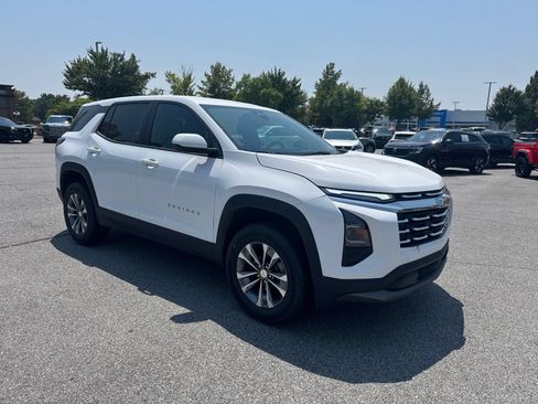 Used 2026 Chevrolet Equinox LT FWD image 3