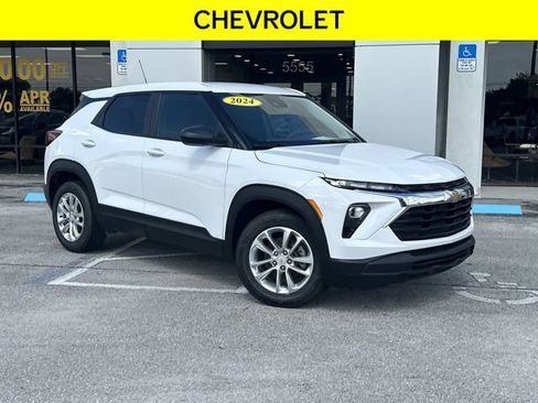 Used 2024 Chevrolet TrailBlazer LS w/ LS Convenience Package FWD image 3
