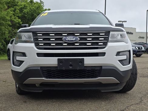 Used 2016 Ford Explorer XLT w/ Equipment Group 201A AWD/4WD image 11
