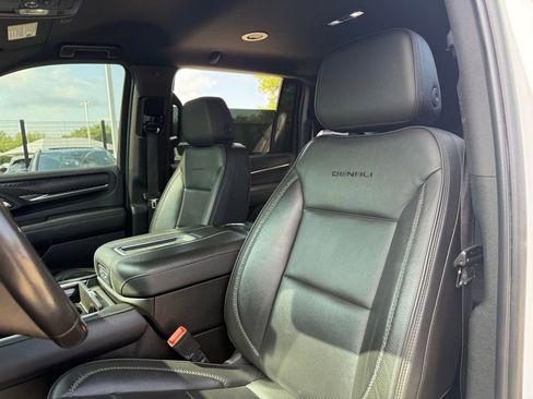 Used 2023 GMC Yukon XL Denali image 11