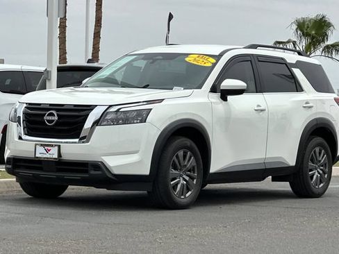 Used 2025 Nissan Pathfinder SV FWD image 11
