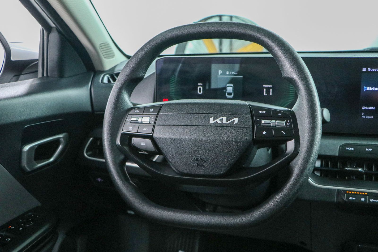 Used 2025 Kia K4 FWD image 12