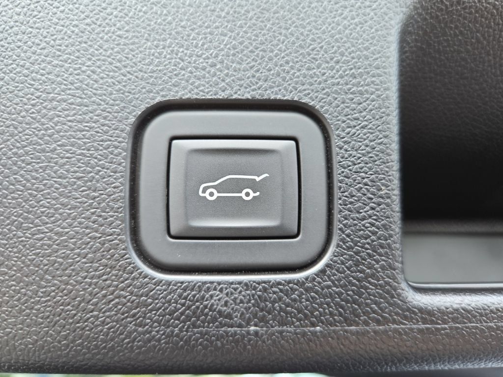 Certified 2025 Chevrolet Equinox EV RS FWD image 11