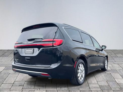 Used 2022 Chrysler Pacifica Touring-L image 7