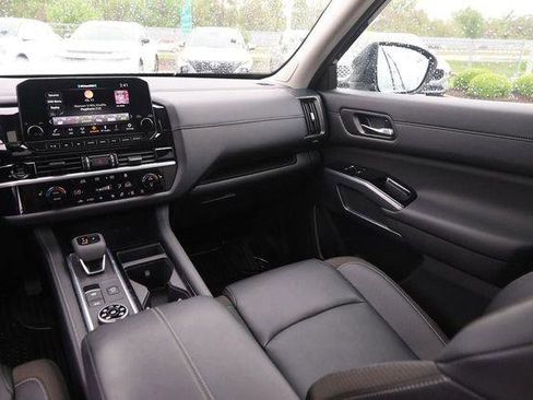 Used 2025 Nissan Pathfinder SL w/ SL Premium Package image 27