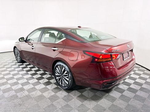 Used 2024 Nissan Altima 2.5 SV FWD image 5