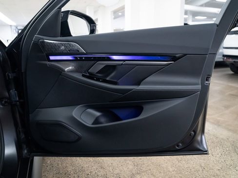 Used 2025 BMW M5 Touring AWD/4WD image 28