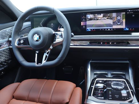 Used 2026 BMW 760i xDrive w/ Executive Package AWD/4WD image 25