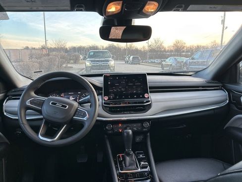 Used 2024 Jeep Compass Limited image 5