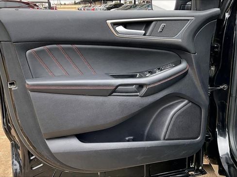 Used 2020 Ford Edge ST-Line w/ Cold Weather Package image 24