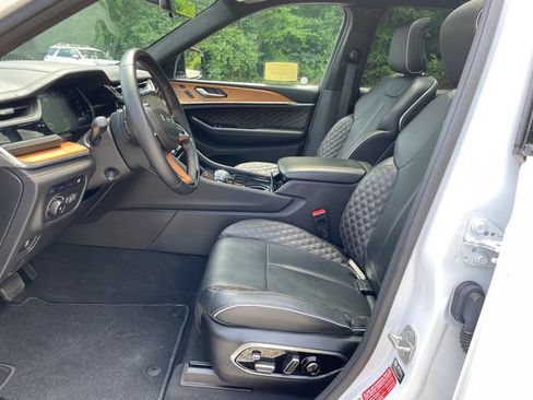 Used 2022 Jeep Grand Cherokee Summit AWD/4WD image 39