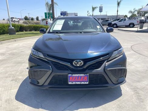 Used 2021 Toyota Camry SE FWD image 3