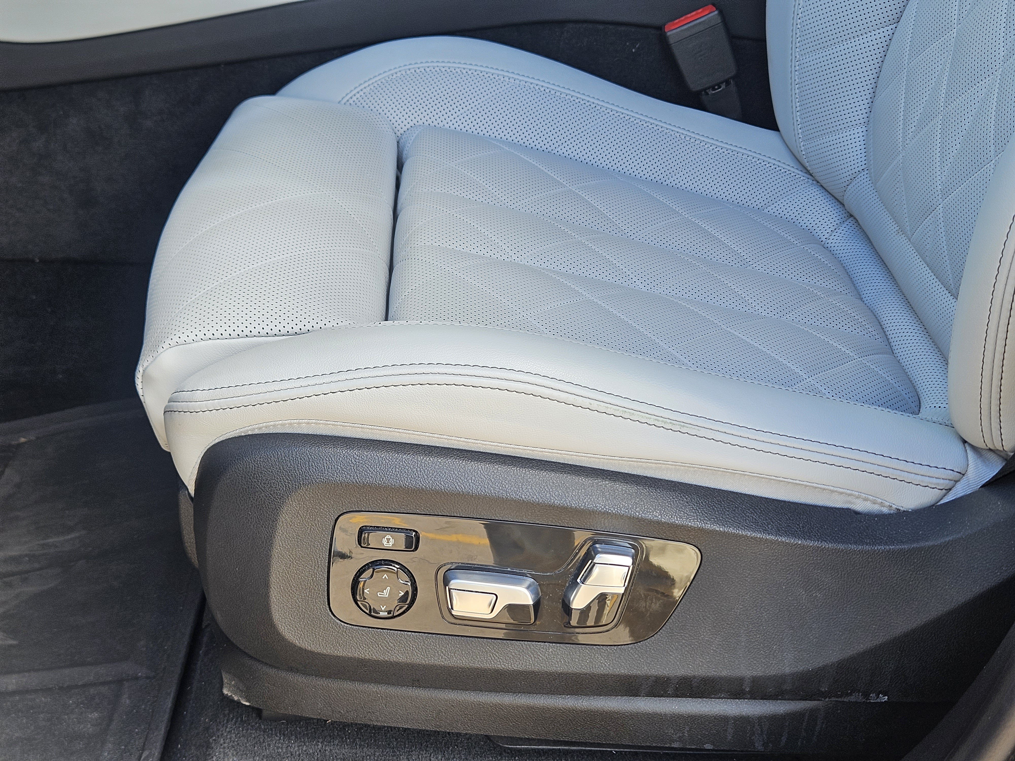 Used 2024 BMW X5 xDrive40i w/ M Sport Package AWD/4WD image 24