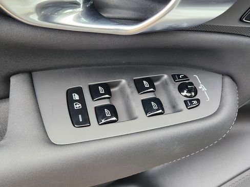 New 2025 Volvo XC90 B6 Core w/ Protection Package Premier image 4