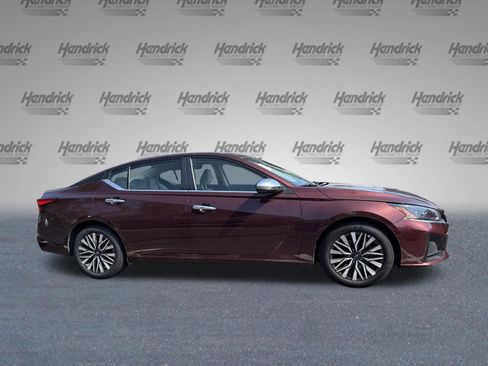 Used 2025 Nissan Altima 2.5 SV image 10