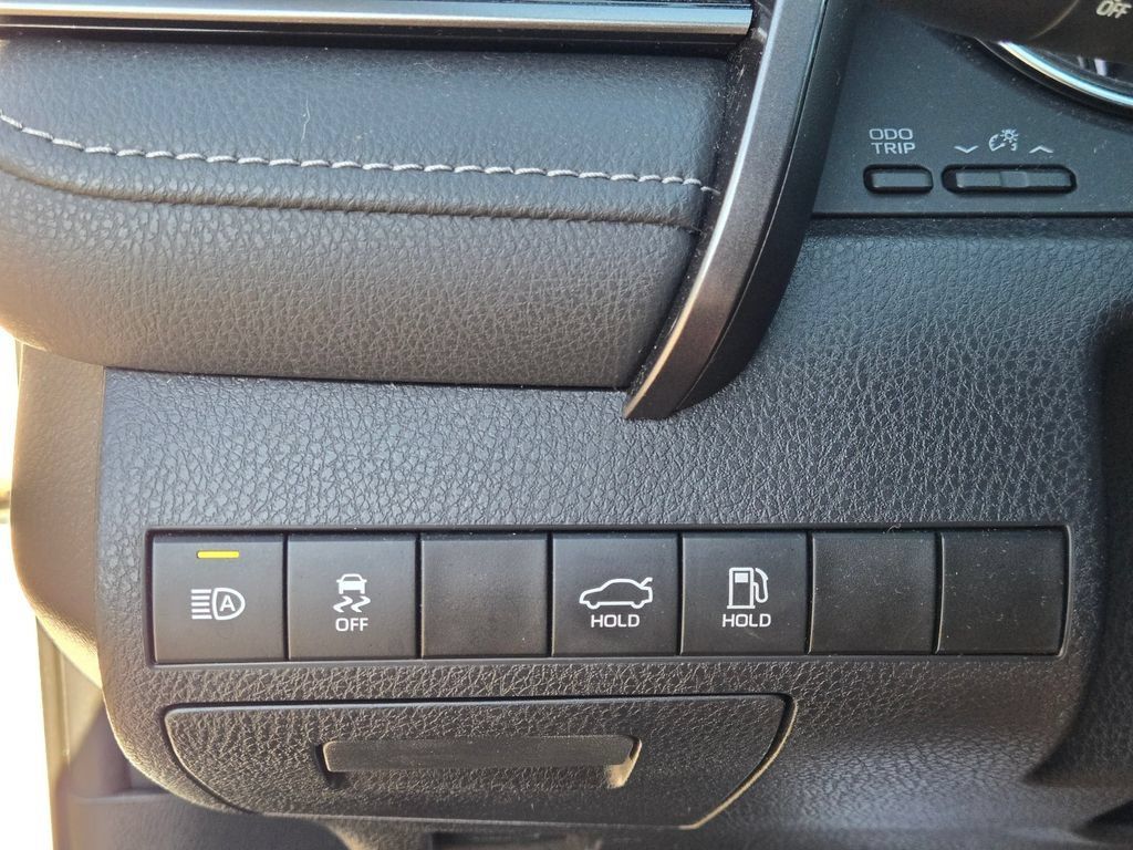 Used 2019 Toyota Camry SE FWD image 21