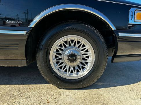 Used 1997 Lincoln Town Car Executive image 47