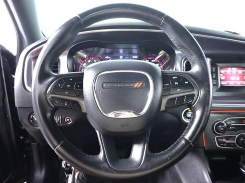 Used 2017 Dodge Charger SE w/ Blacktop Package RWD image 11