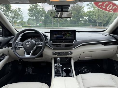 Used 2023 Nissan Altima 2.5 SV w/ SV Premium Package FWD image 34