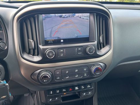 Used 2022 Chevrolet Colorado Z71 w/ Z71 Midnight Edition image 15