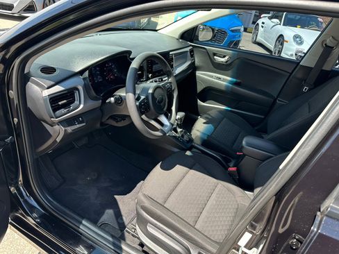 Used 2018 Kia Rio S image 11