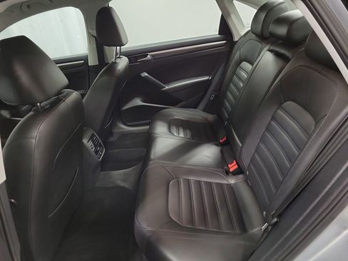 Used 2017 Volkswagen Passat 1.8T SEL Premium image 23