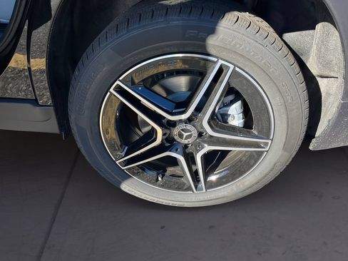 Used 2026 Mercedes-Benz GLB 250 4MATIC image 9