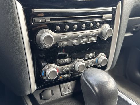 Used 2020 Nissan Pathfinder SV image 17