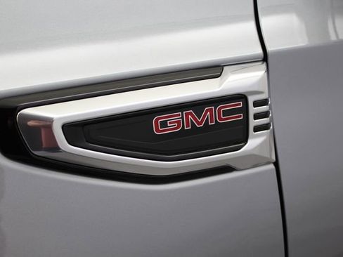 New 2026 GMC Yukon Denali w/ Advanced Technology Package AWD/4WD image 6