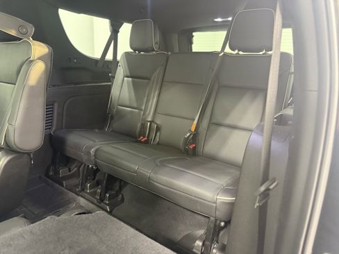 Used 2021 Chevrolet Suburban Premier w/ Premium Package image 27