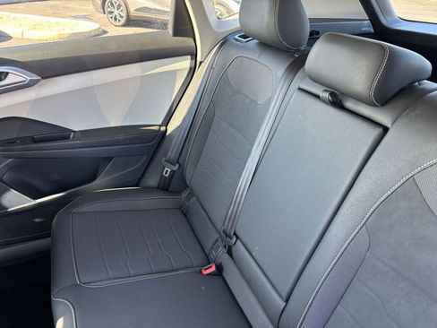 Used 2025 Volkswagen Taos SE image 40